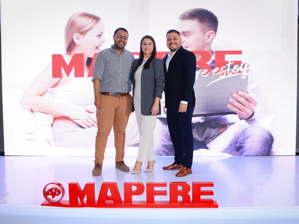 <i> Juan Ramón Castillo, Sara Midence y Omar Sánchez, el equipo de Comunicaciones de MAPFRE Honduras.</i>