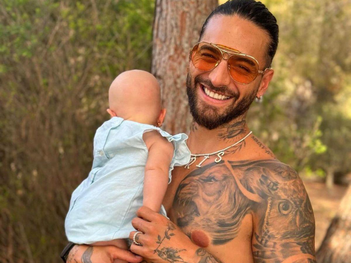 Critican a Maluma por raparle la cabeza a su hija Paris