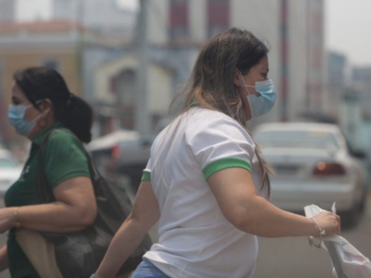 Inicia el uso de mascarillas tras la alta contaminación general.