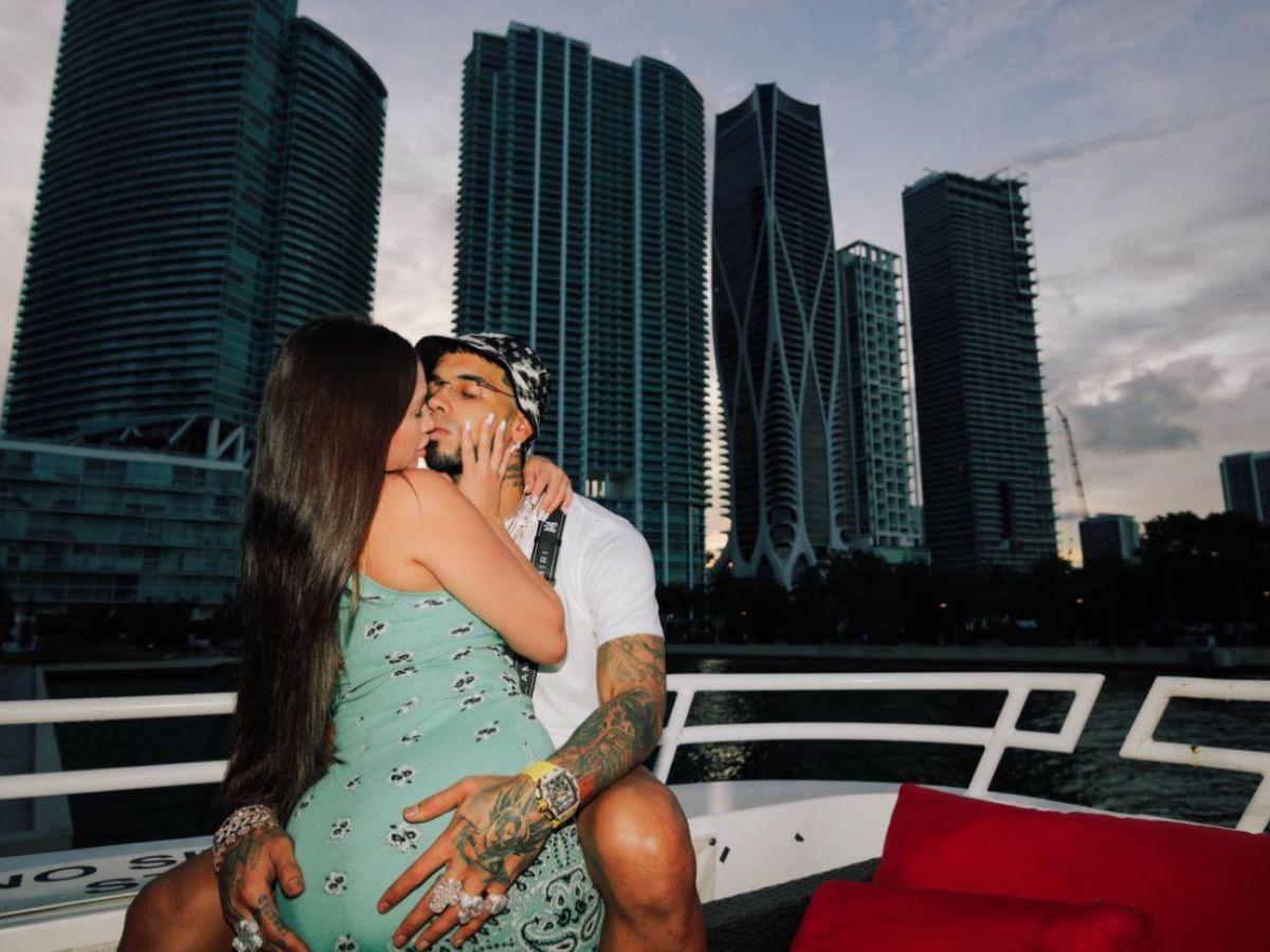 Con esta imagen Anuel presumió a la que sería su nueva novia.