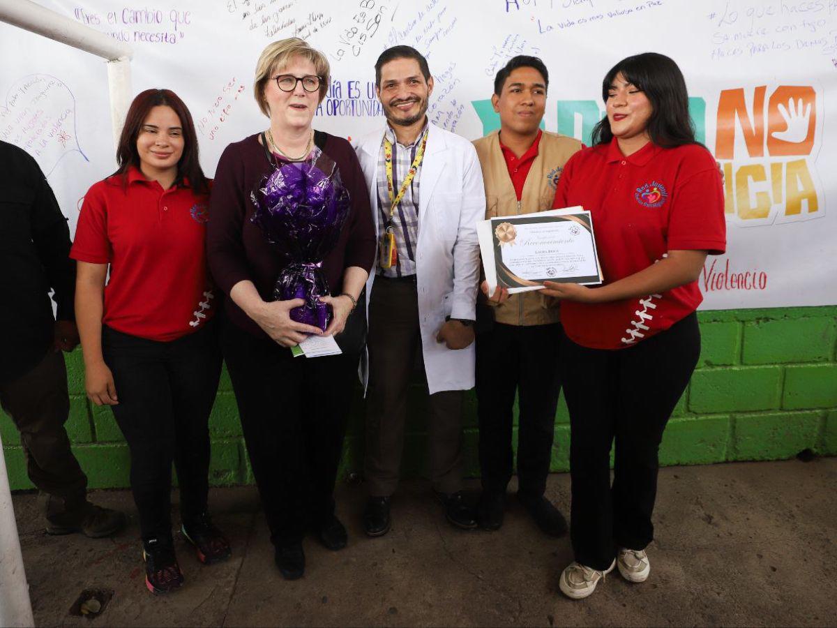 Laura Dogu encabeza inauguración de remodelado centro de salud en colonia San Miguel