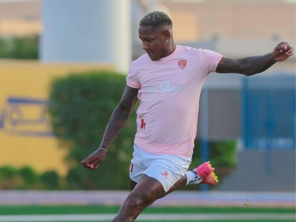 Romell Quioto debuta en Arabia, le anulan gol y su equipo pierde invicto