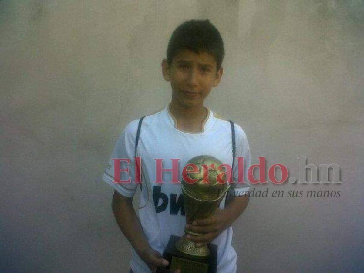 Ronald Zelaya, demostrando desde pequeño su gusto por el balón.