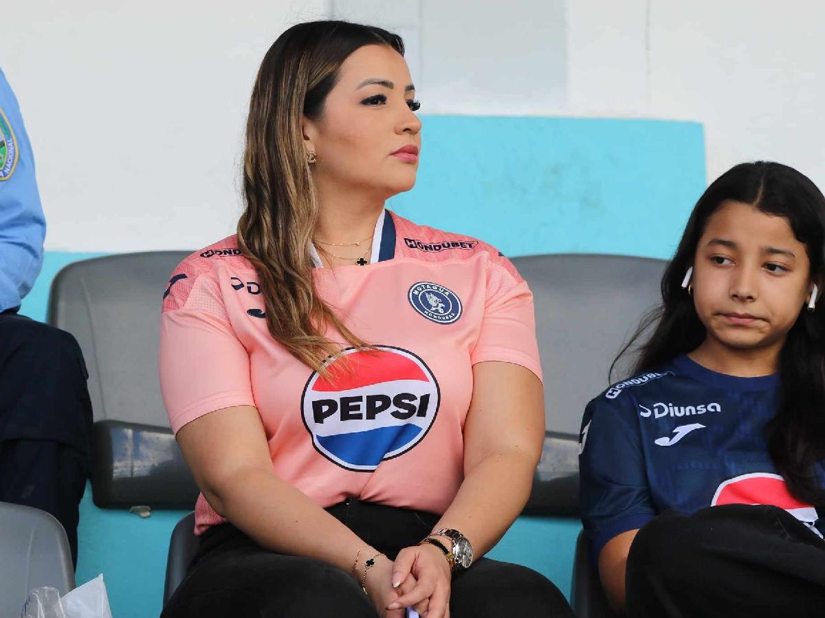 Chicas deslumbran: Ambiente en el Motagua vs Águila por Copa Centroamericana