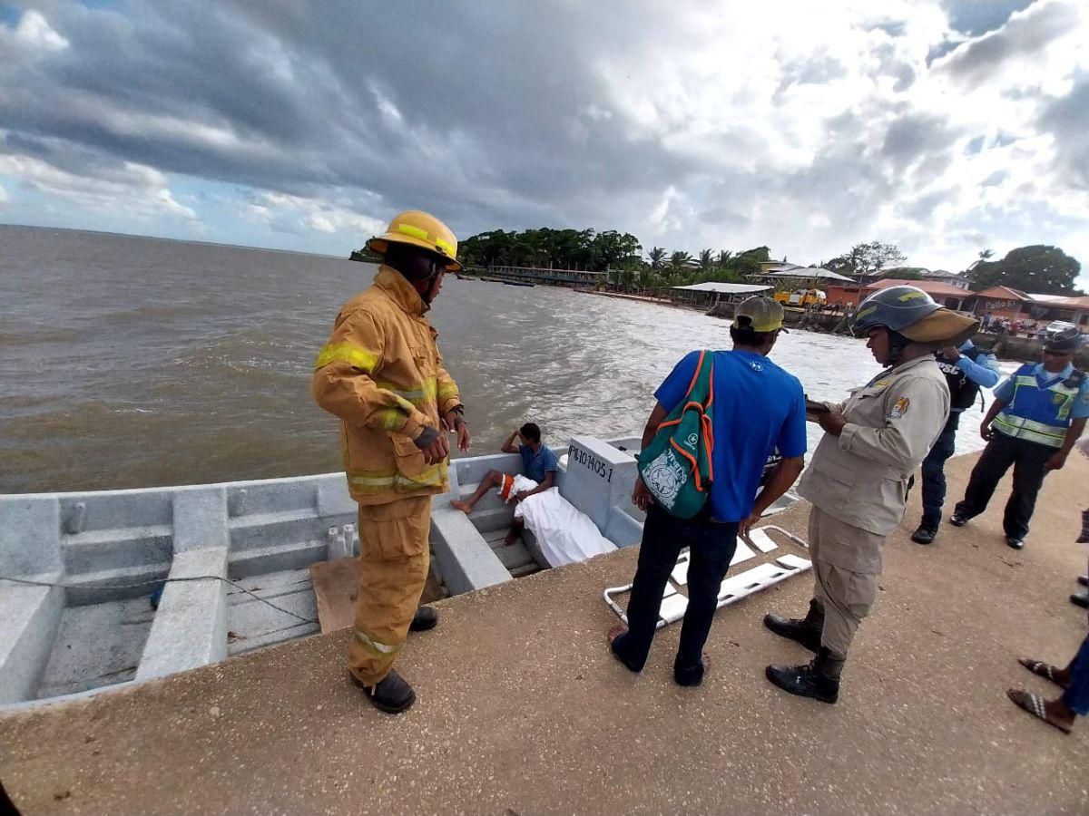 Mujer muere tras choque de lancha con cayuco en Puerto Lempira