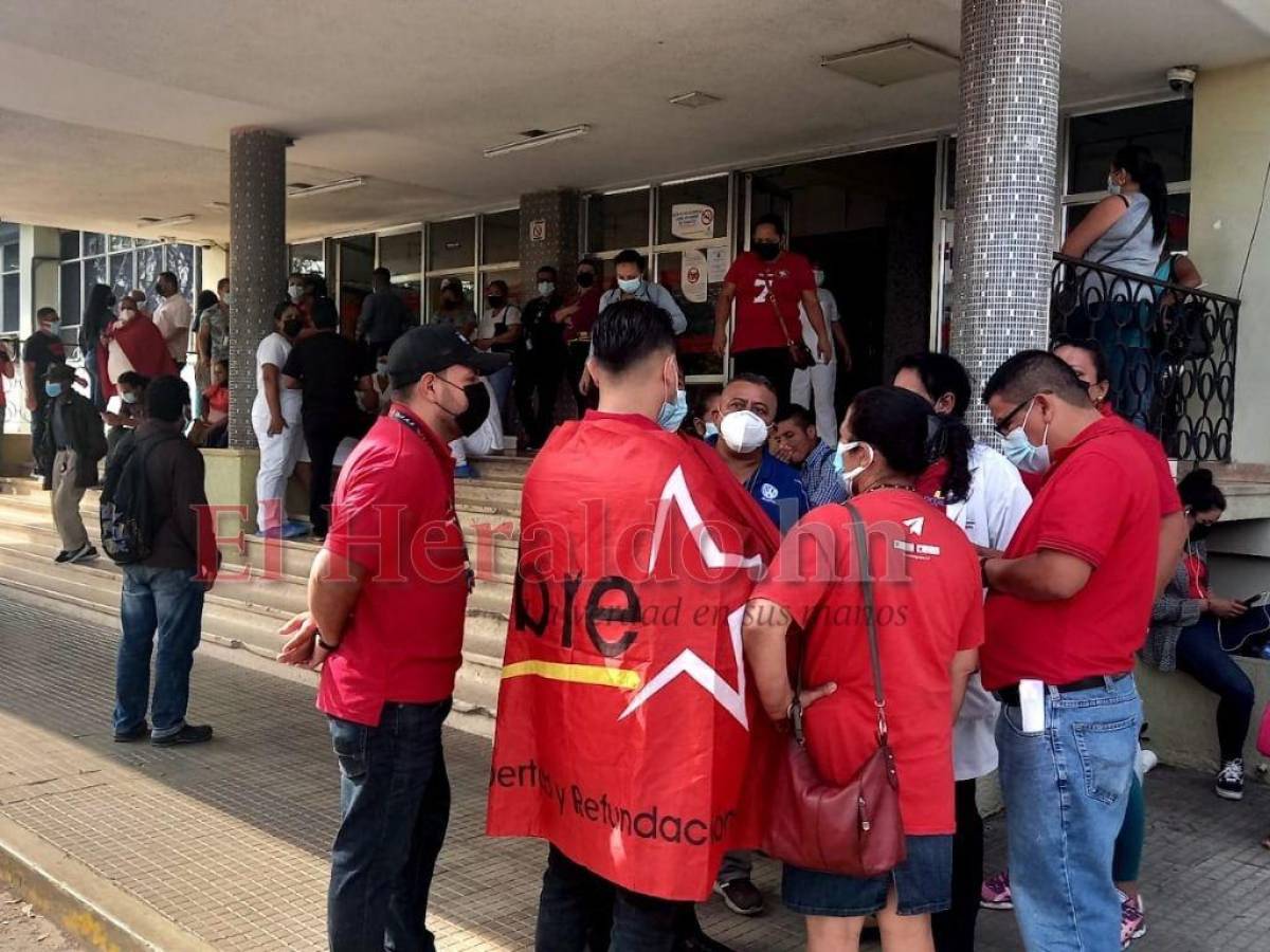 Colectivos de Libre se toman instalaciones del Hospital Escuela