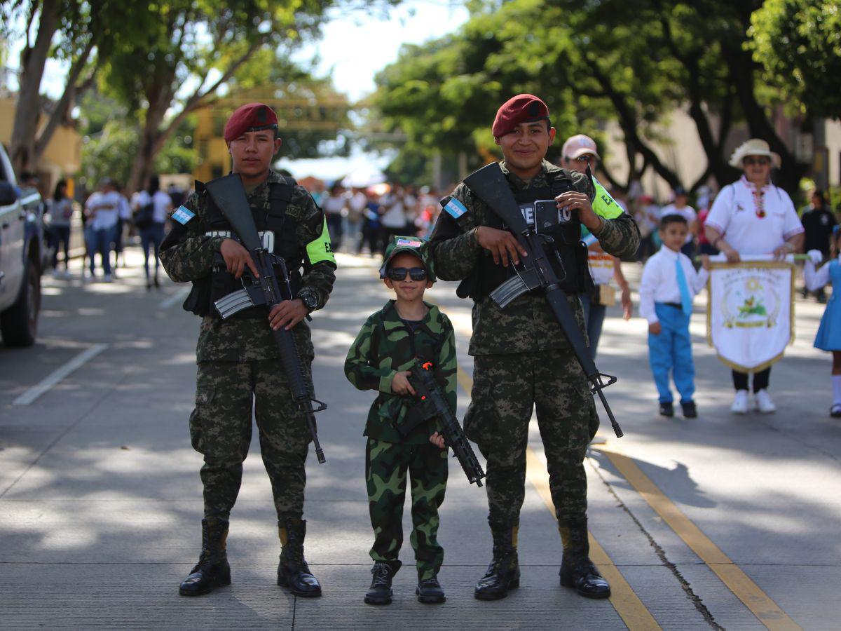 Los niños de prebásica de la capital inauguran con entusiasmo el mes patrio