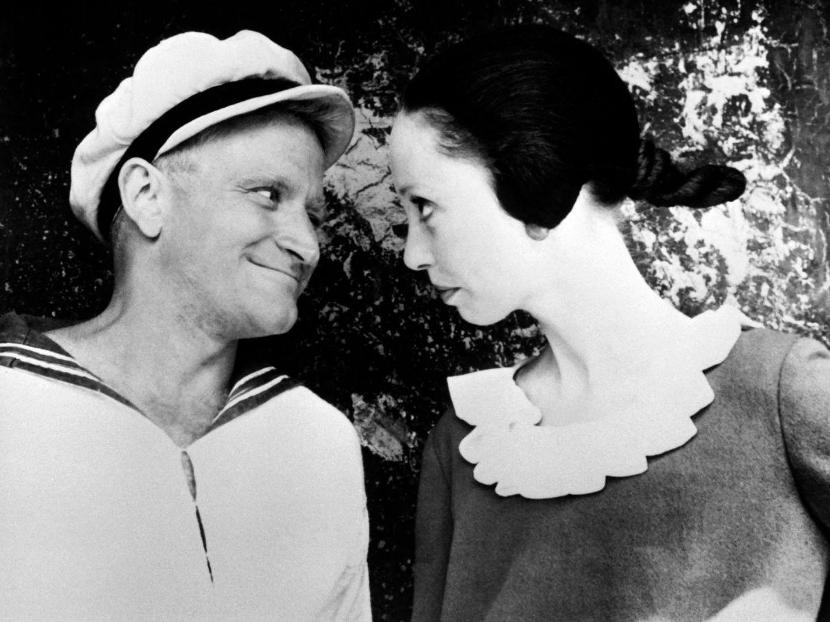 Robin Williams, interpretando a Popeye, y Duvall, interpretando a Olive, en el set de la película rodada en Malta.