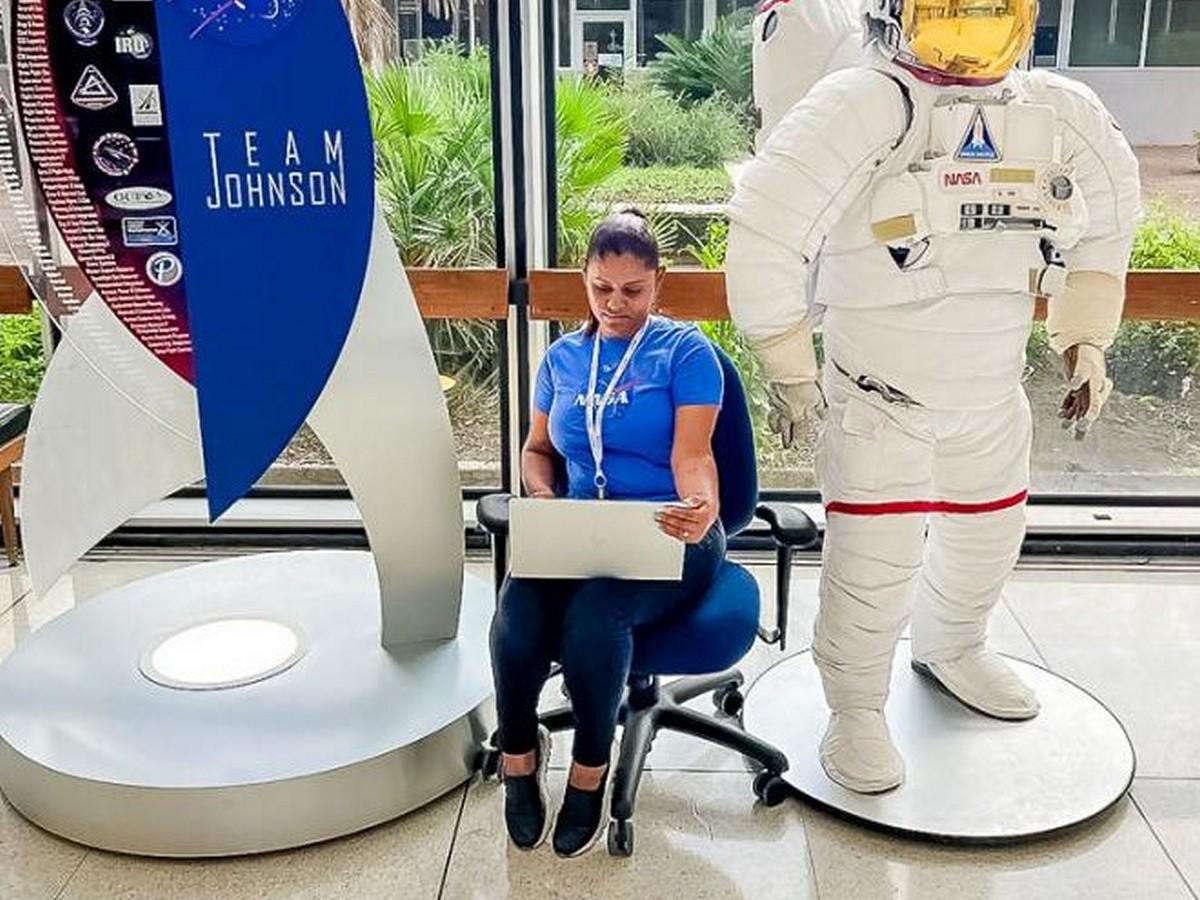 Hondureña labora en instalación de la NASA en Houston