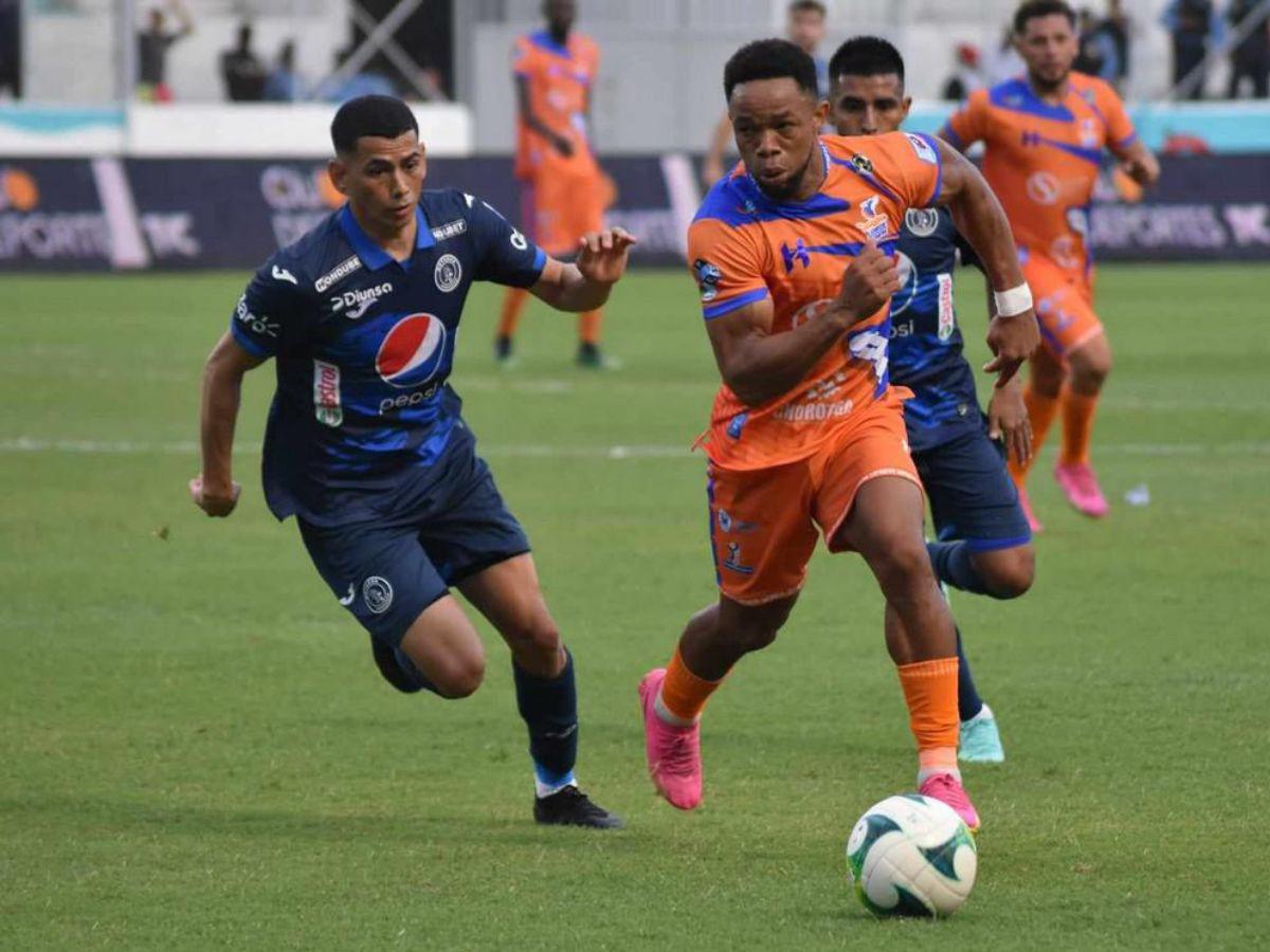 Con doblete de Auzmendi el Motagua ganó 4-1 a los Lobos de la UPNFM