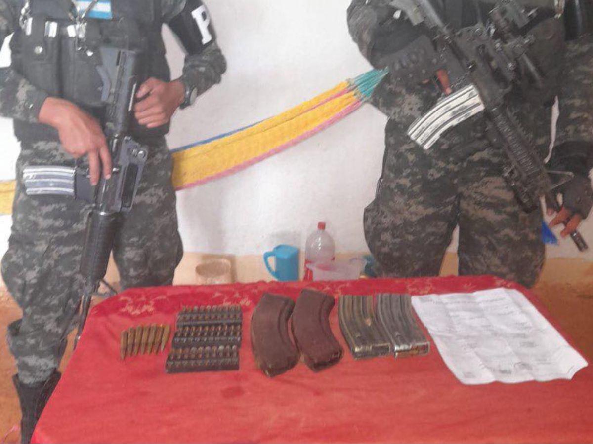 En la operación, se logró el decomiso de varias armas de fuego.