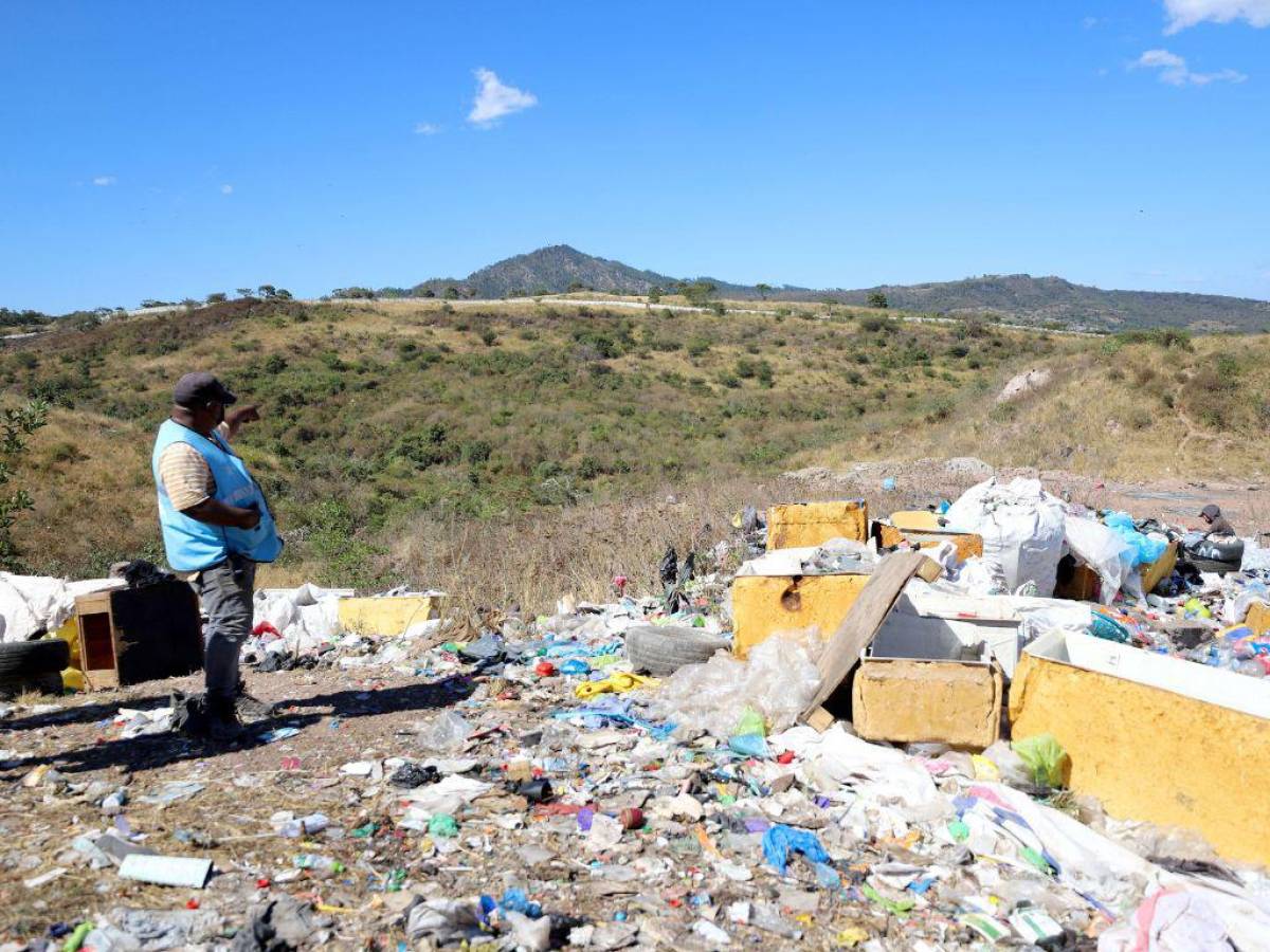 Siempre en el mismo predio, a un costado donde están las actuales celdas, se construirá el relleno sanitario.