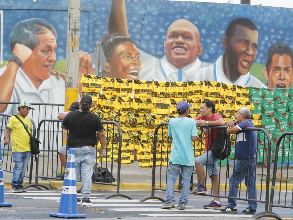 Ambiente de fiesta se vive previo al clásico entre Real España y Marathón