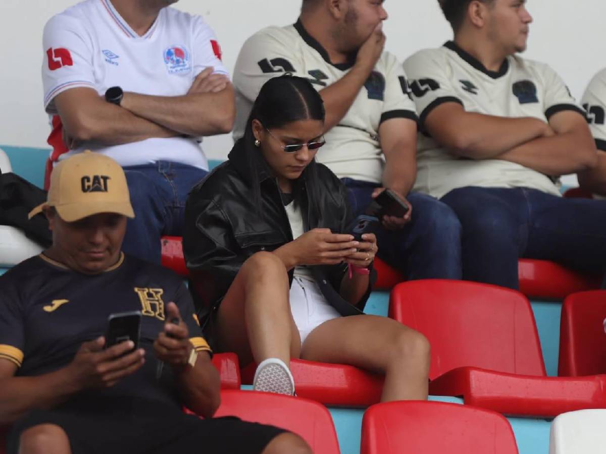 Novia de jugador del Motagua sorprende entre bellas chicas en el Nacional ¡Hubo descuido!