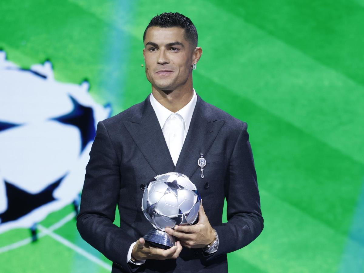 Cristiano Ronaldo recibe premio como el máximo goleador histórico en Champions League