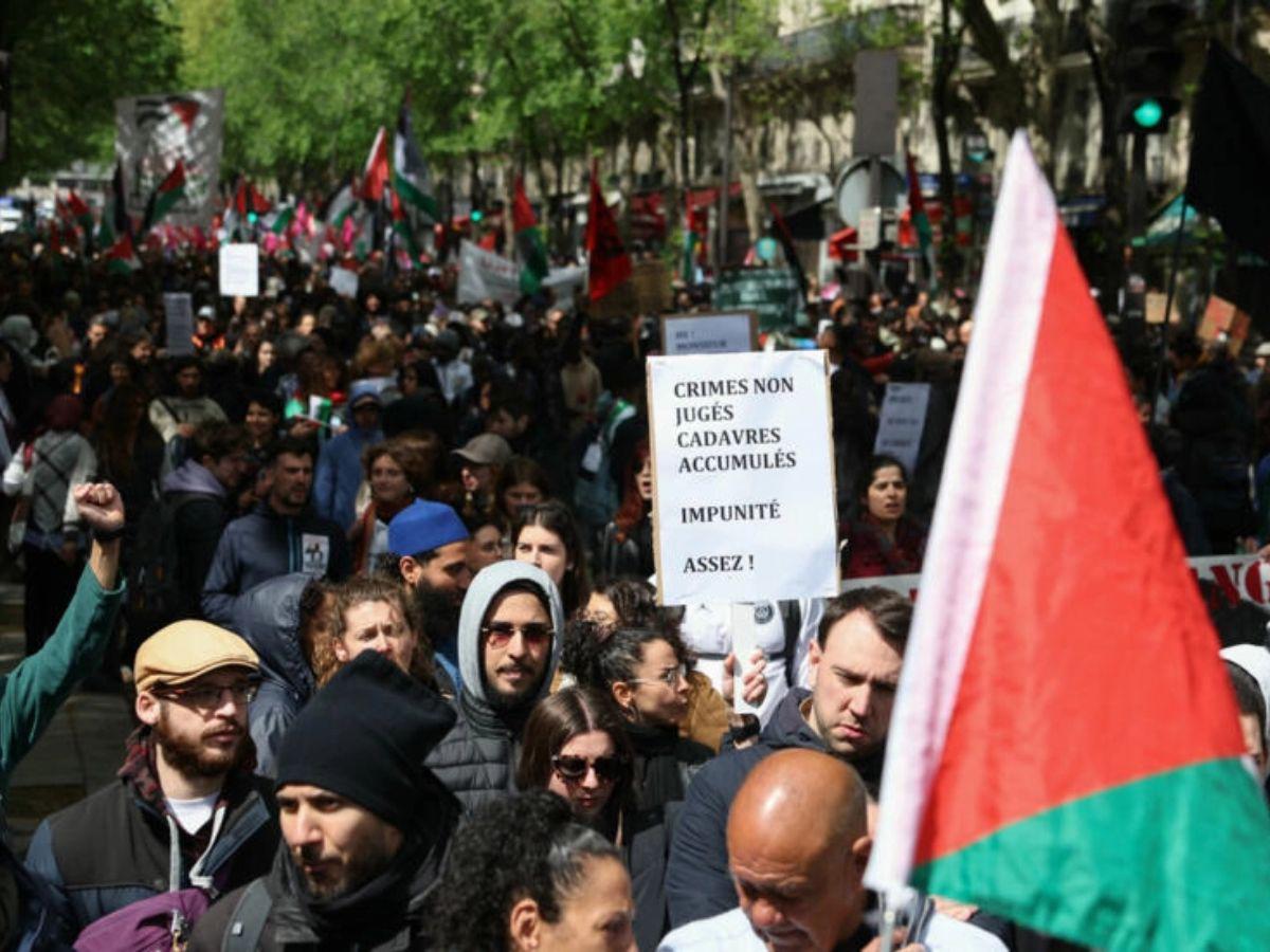 Miles de personas protestan contra el racismo y la islamofobia en París