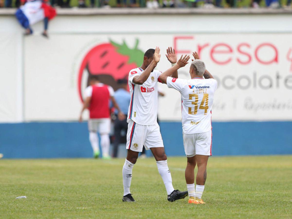 Jerry Bengtson empató el partido para Olimpia.