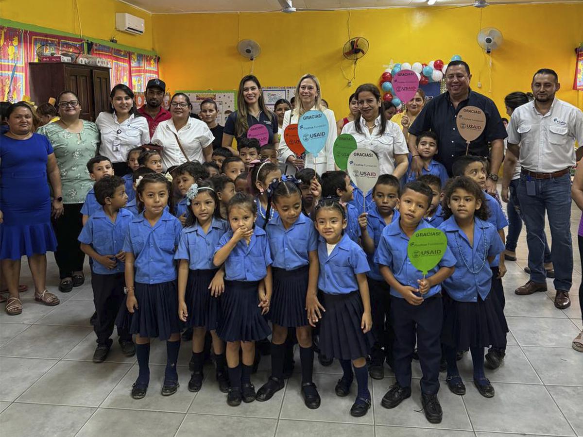 Transformando el futuro: Inauguración del Centro Educativo Básico Heriberto Castillo en Campana, Cortés