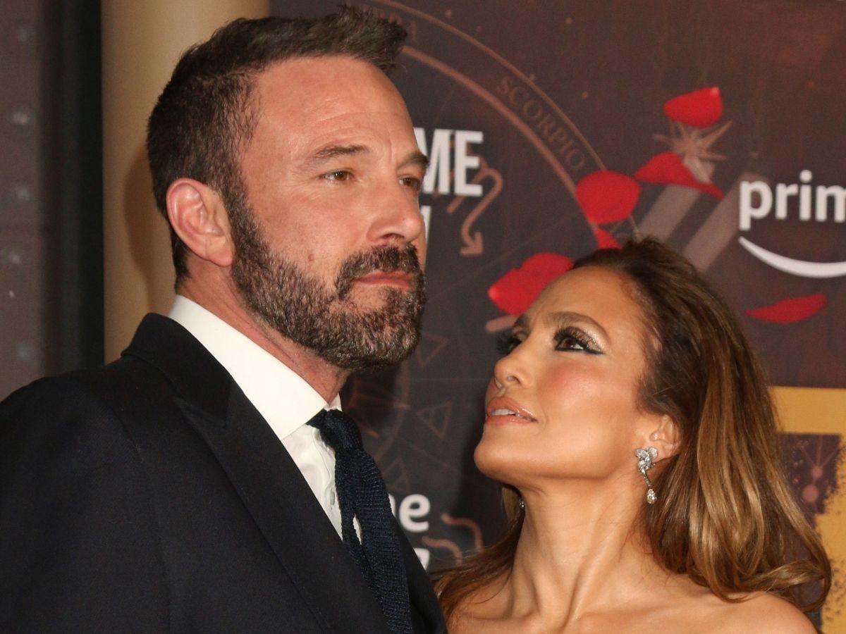 JLo y Ben Affleck son captados “besándose y tomados de la mano”