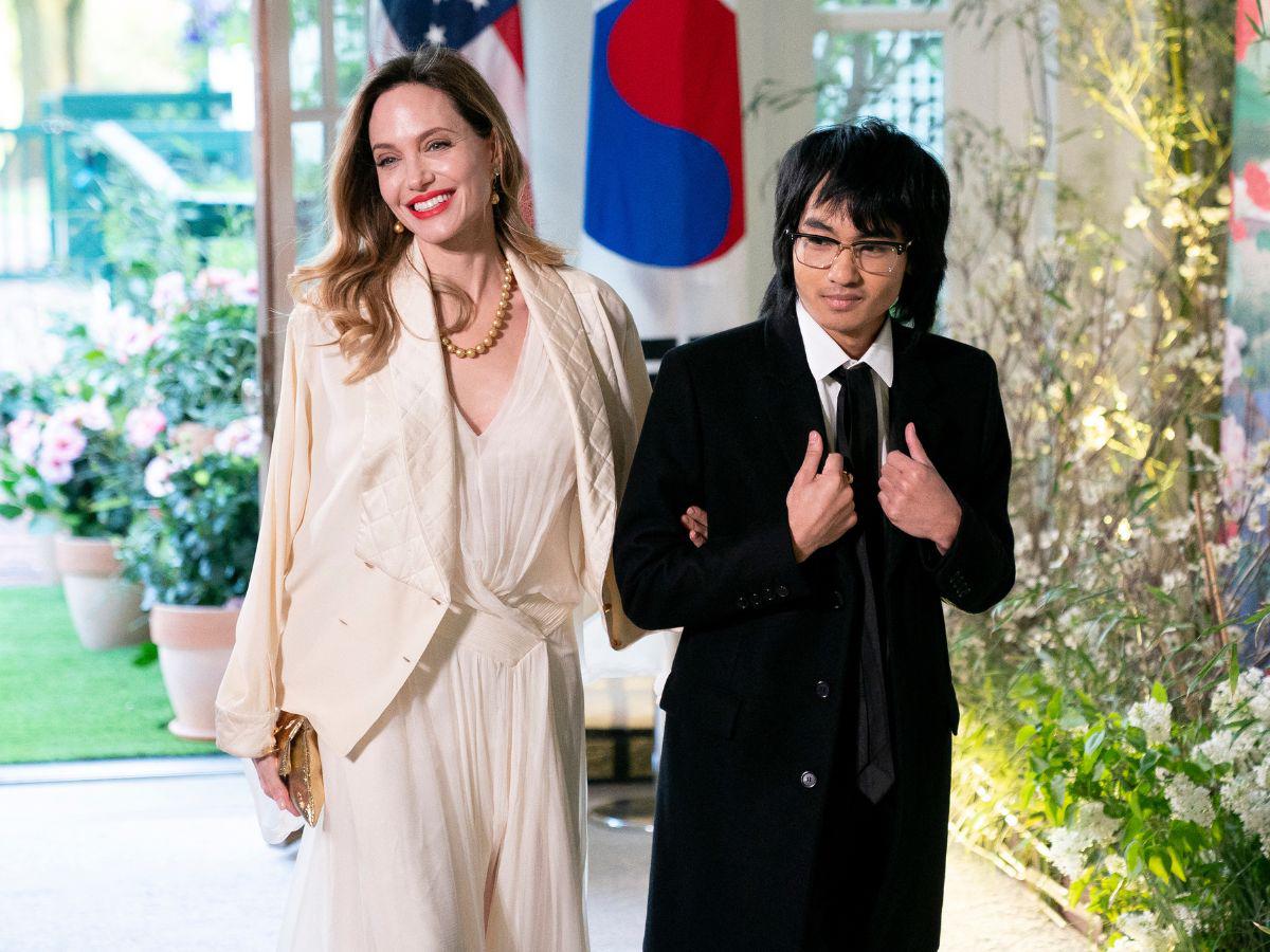 Angelina Jolie asiste junto a su hijo Maddox a cena en la Casa Blanca