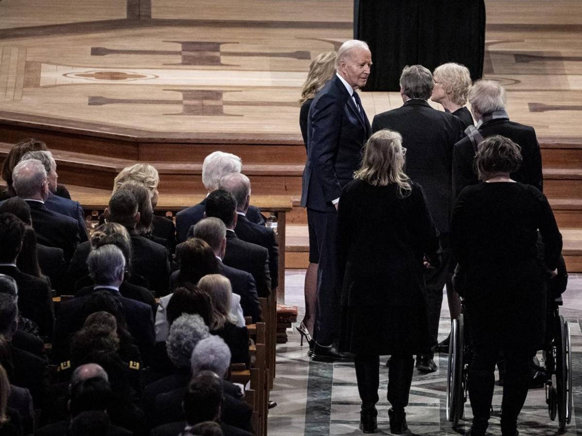 Líderes de EUA dejan rivalidad y se reencuentran en funeral de Jimmy Carter