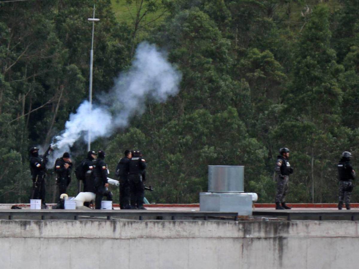 Enfrentamiento en cárcel de Ecuador deja al menos 20 muertos y varios heridos