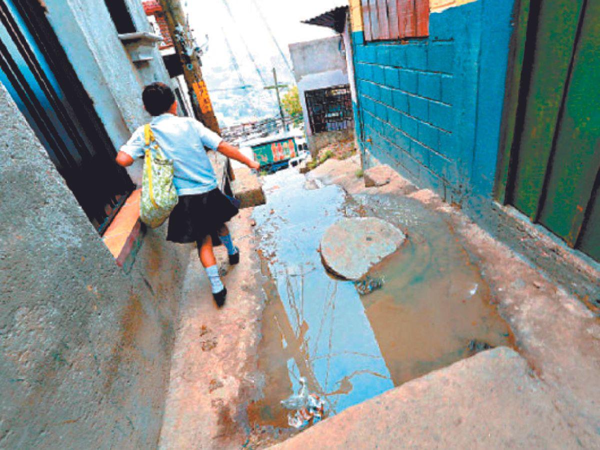 En condiciones insalubres operan al menos 3 mil escuelas en Honduras