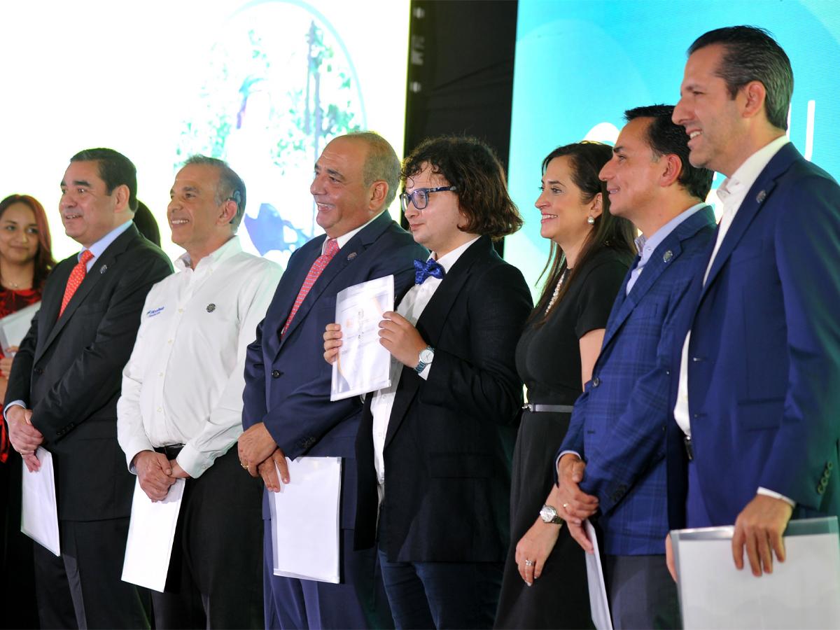 Representantes de las empresas donantes participaron en el evento de presentación de los jóvenes que estudiarán en universidades de 10 países.