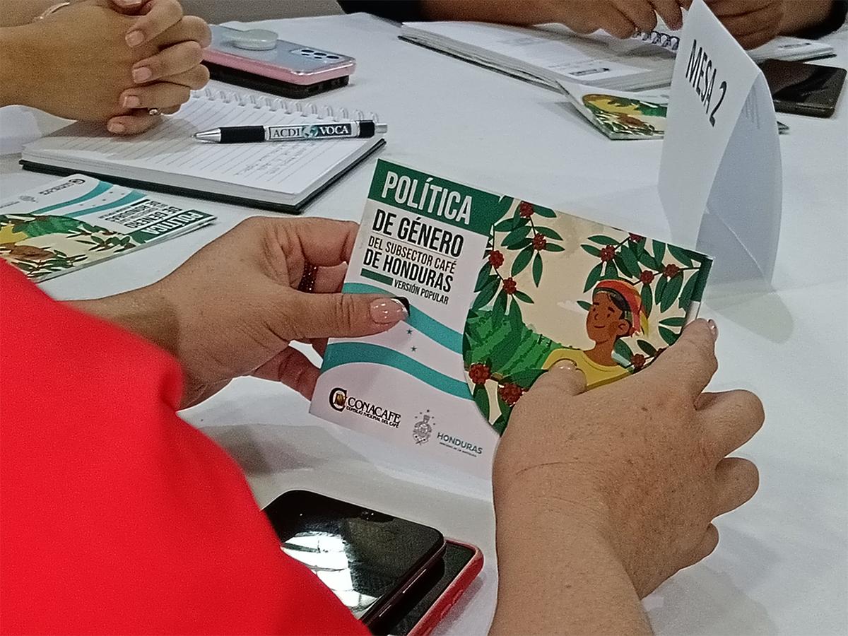 <i>Agromujer: Un programa destacado dentro de la Política de Estado del Sector Agroalimentario de Honduras, diseñado para facilitar la participación directa y responsable de las mujeres.</i>