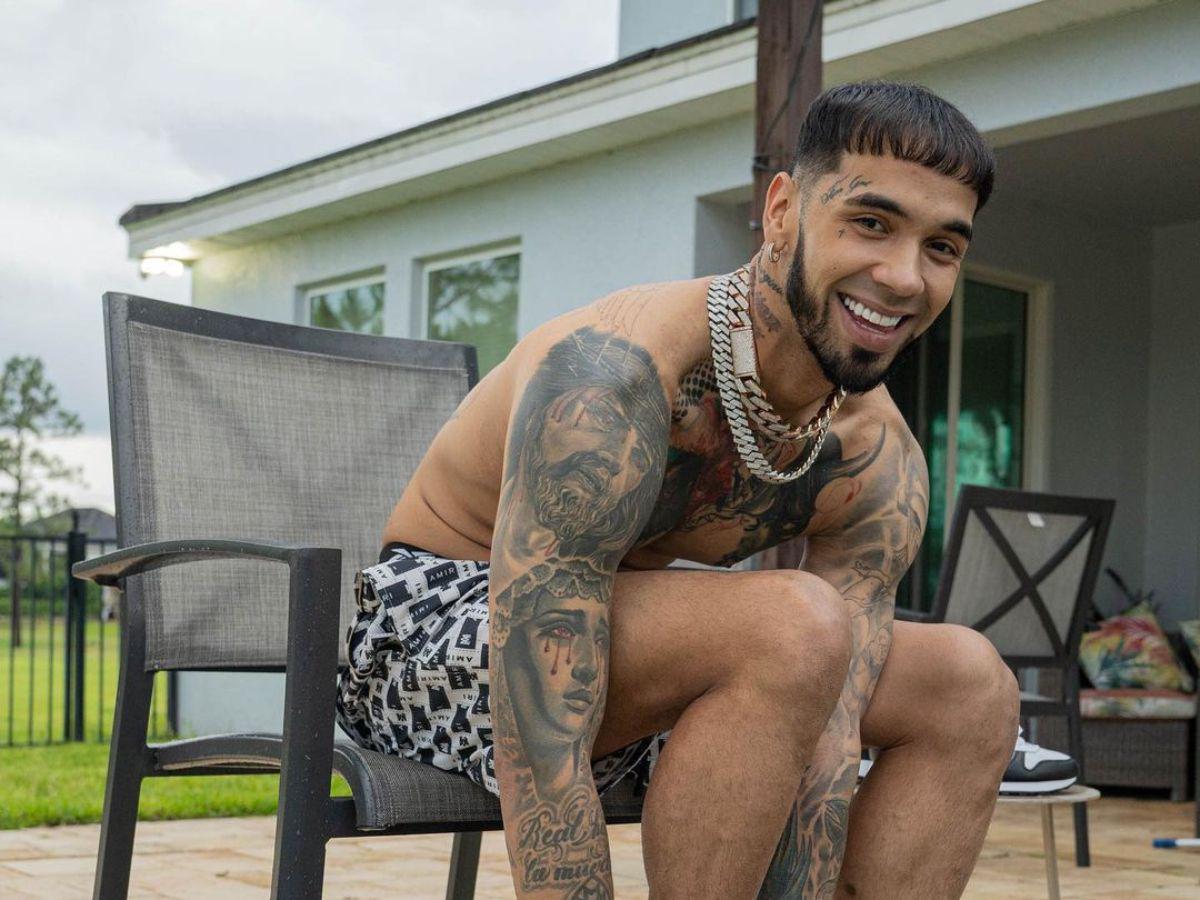 Anuel revela por qué le dedicó su nuevo tema a Karol G: “Pienso en ella”