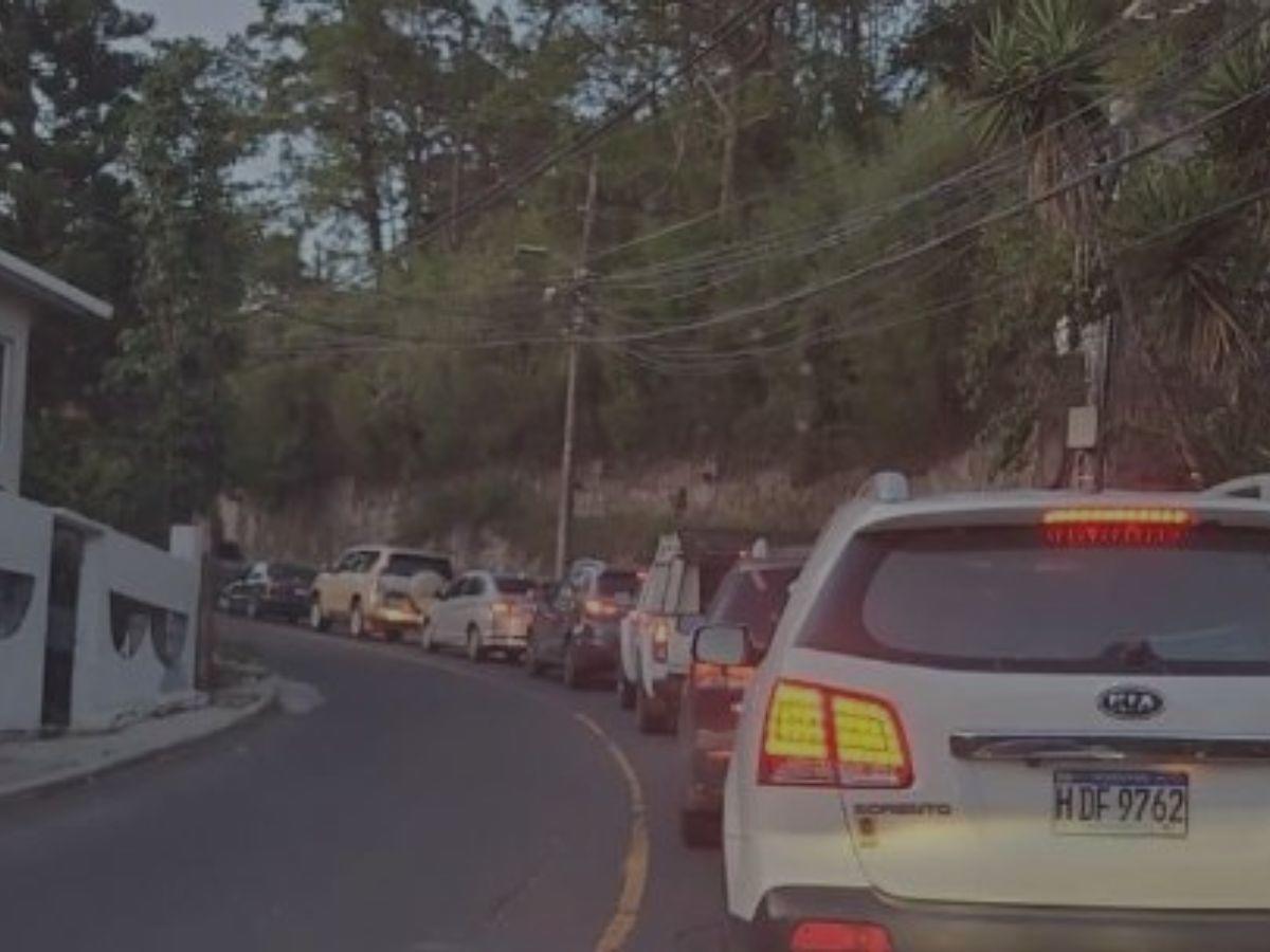 Pobladores de El Hatillo cierran carretera para exigir agua potable