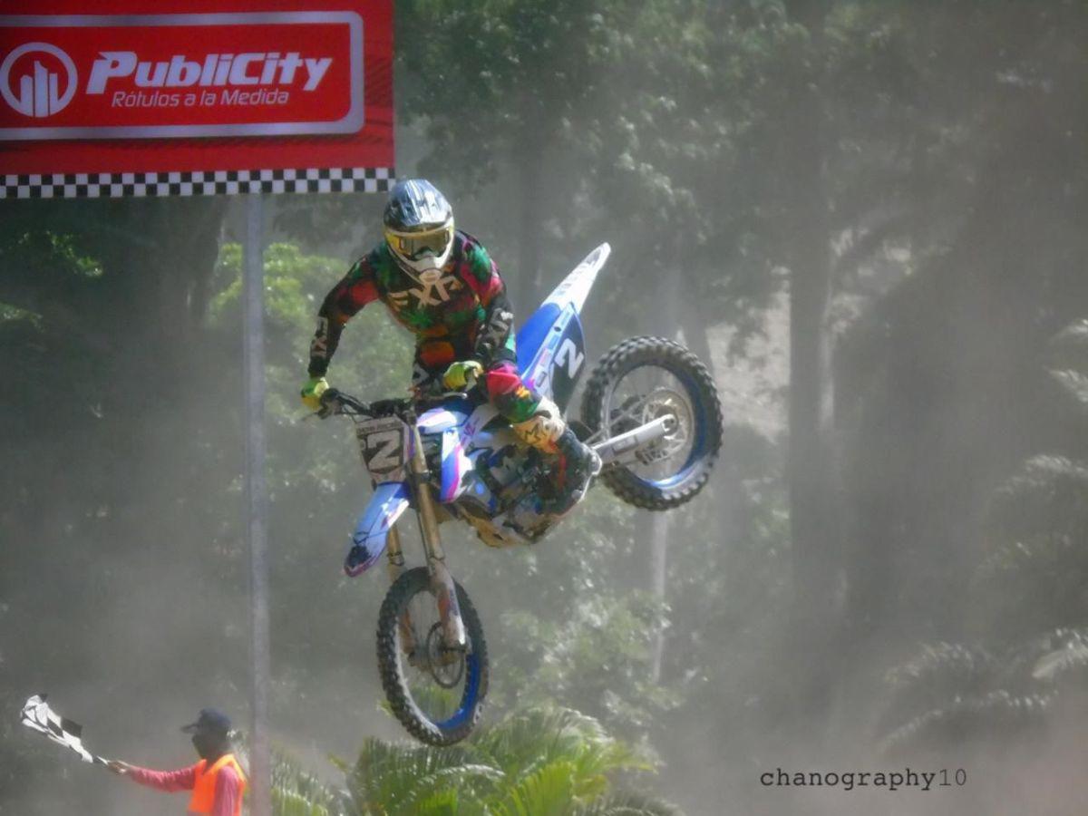 $!A trvés de todos sus años de entrenamiento, “Chema” siempre enfatiza que la seguridad de un corredor de motocross es primero.