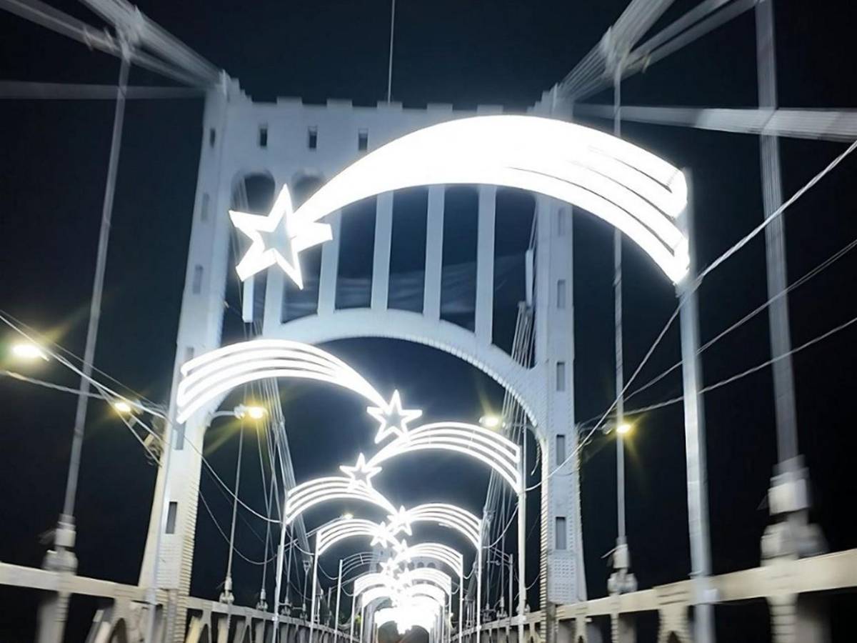 Así luce el icónico puente Choluteca con la llegada de Navidad