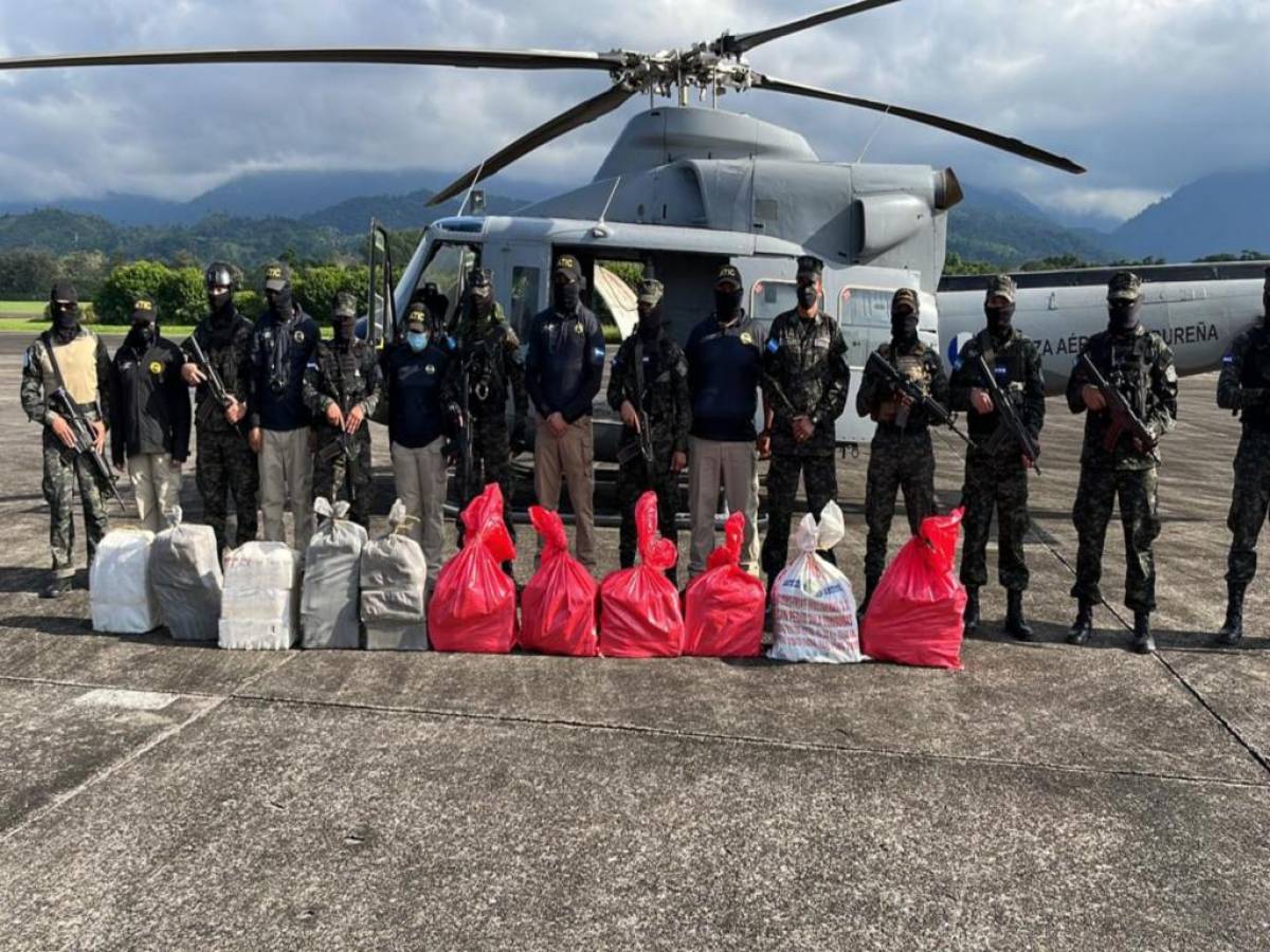 Fuerza Naval decomisó 67 paquetes más de presunta cocaína en Atlántida