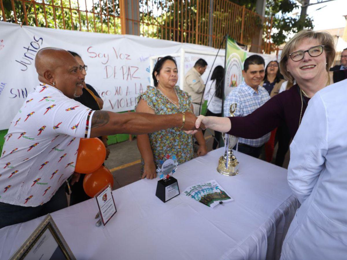 Laura Dogu encabeza inauguración de remodelado centro de salud en colonia San Miguel