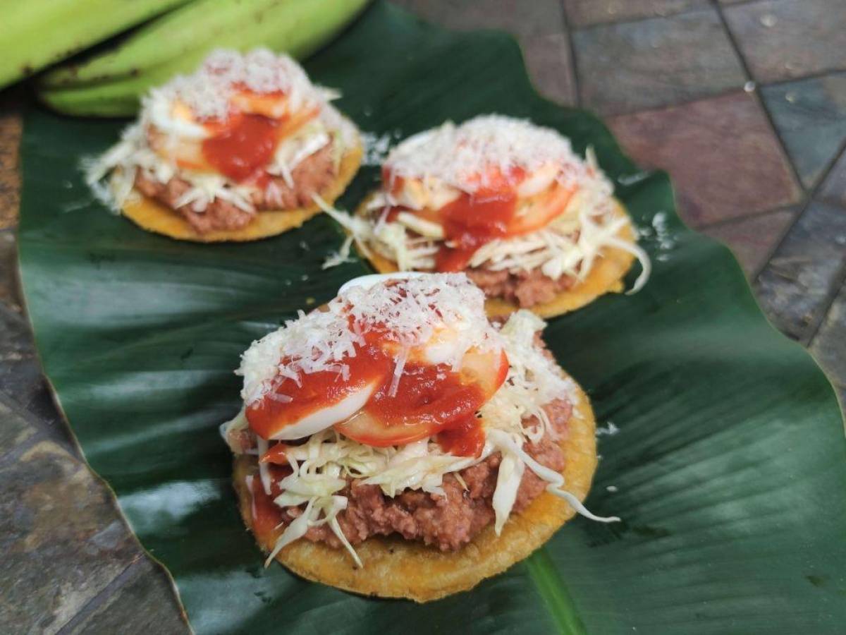 ¡Fusión de sabores! Prepara unas enchiladas de plátano en cuatro pasos