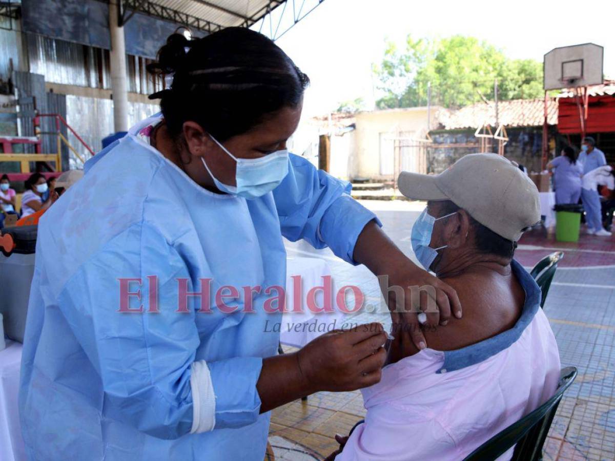 Cinco departamentos a punto de alcanzar la cobertura de vacunación contra covid-19