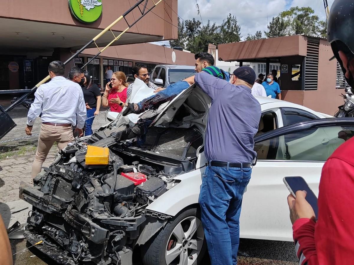 La persona lesionada presentaba fuertes heridas en sus piernas al ser alcanzado por los vehículos.