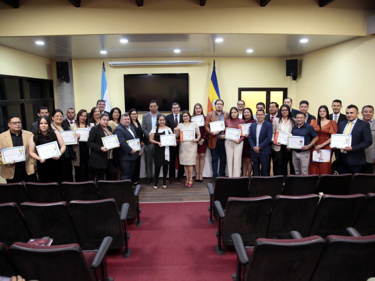 Inauguran auditorio universitario y clausuran diplomado en gobernabilidad