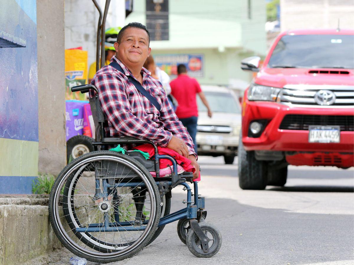 Capitalino sin piernas necesita ayuda para emprender: “Acepté el desafío de Dios”