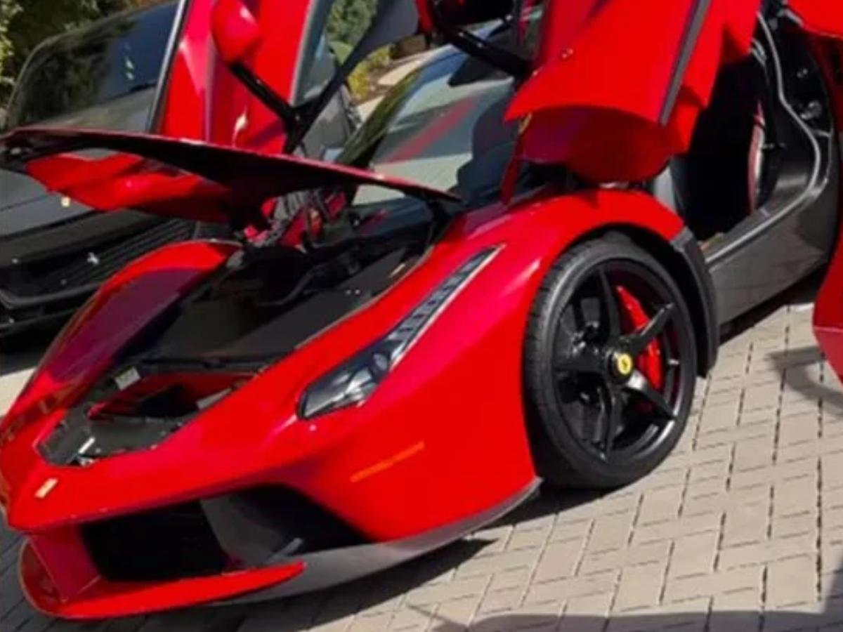 Canelo Álvarez presume su millonaria colección de Ferrari: ¿Cuál es el más caro?