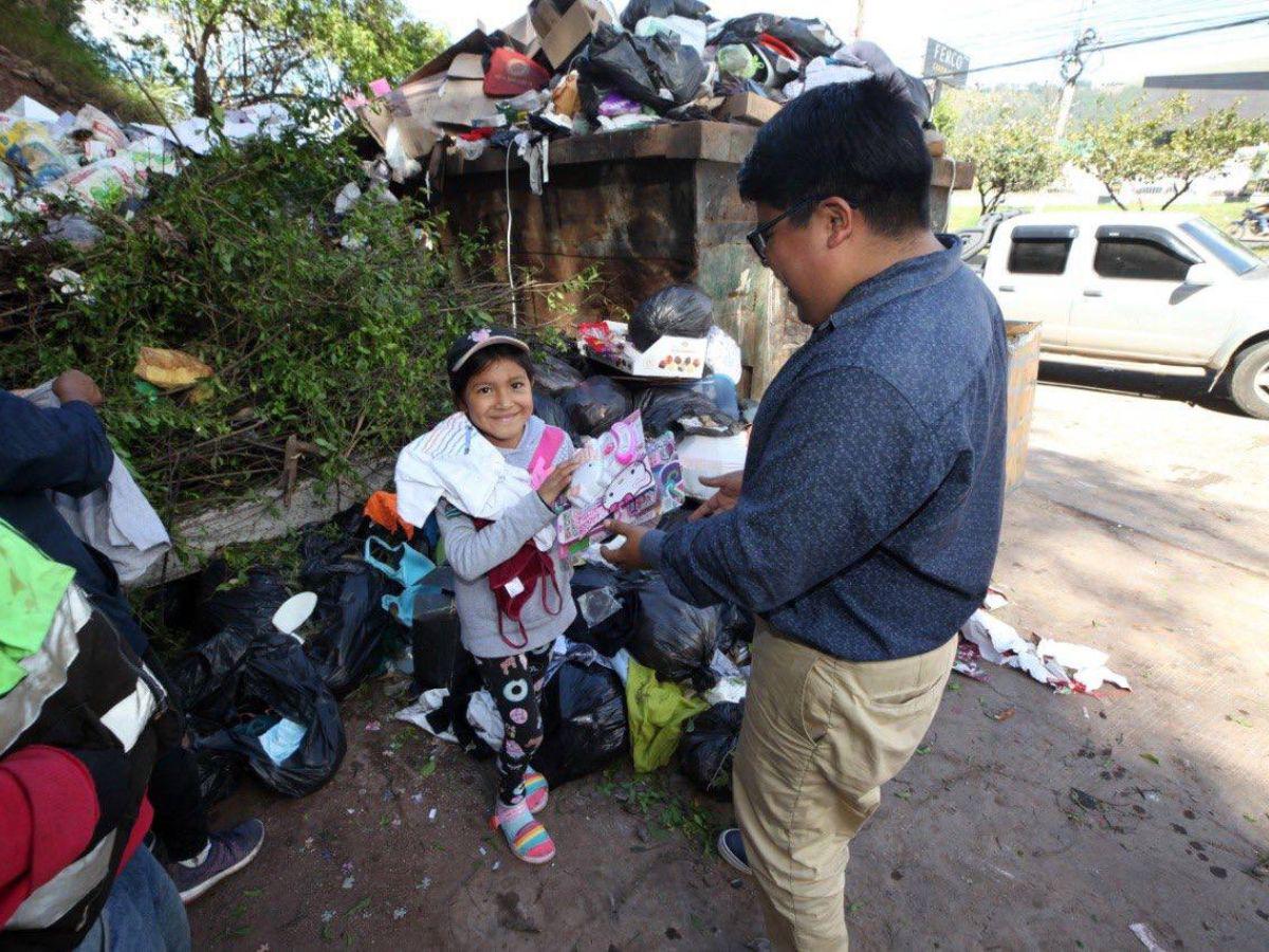 Pequeños detalles, grandes sonrisas: Niños disfrutan del trineo navideño de EL HERALDO