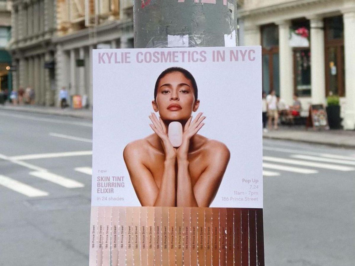 Kylie muestra su rostro natural tras disolver la mitad de su relleno de labios