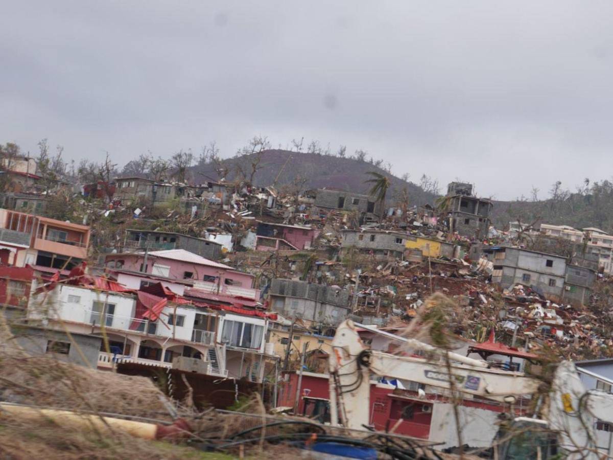 Decenas de muertos y desastres en casas en Mayotte, la isla más pobre de Francia