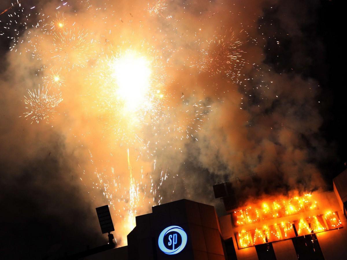 Banpaís iluminó el cielo de la capital con show de fuegos artificiales