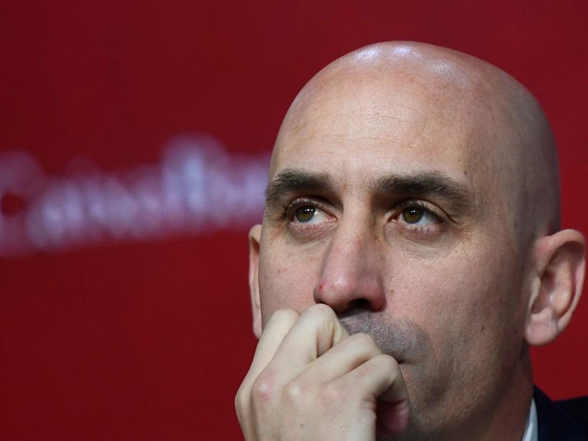 Sale a luz otra foto polémica de Luis Rubiales con una jugadora