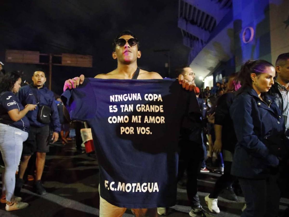 Ambiente final Motagua vs Olimpia: Furor con llegada de las barras y esto pasó con Pedro Troglio