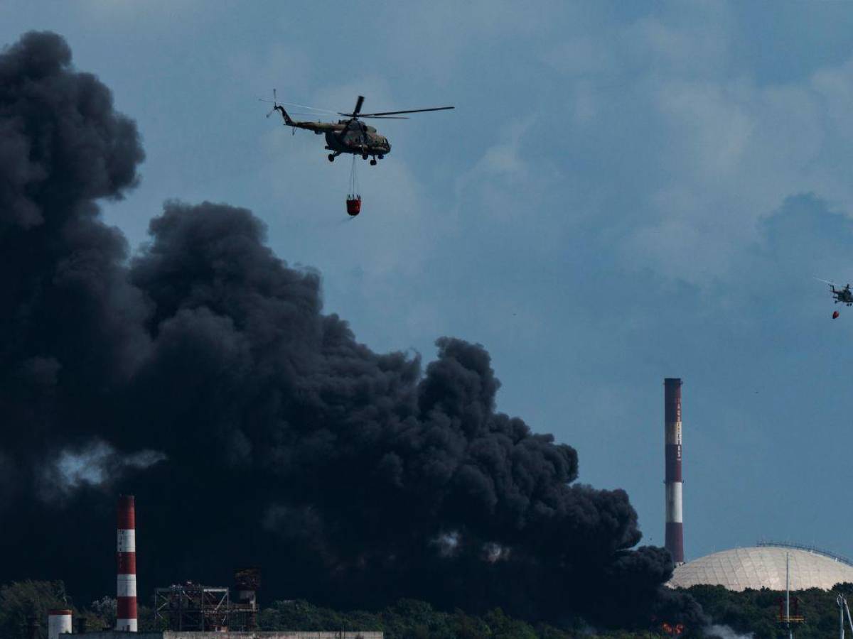 Incendio de combustible en Cuba deja un muerto, 17 desaparecidos y 121 heridos