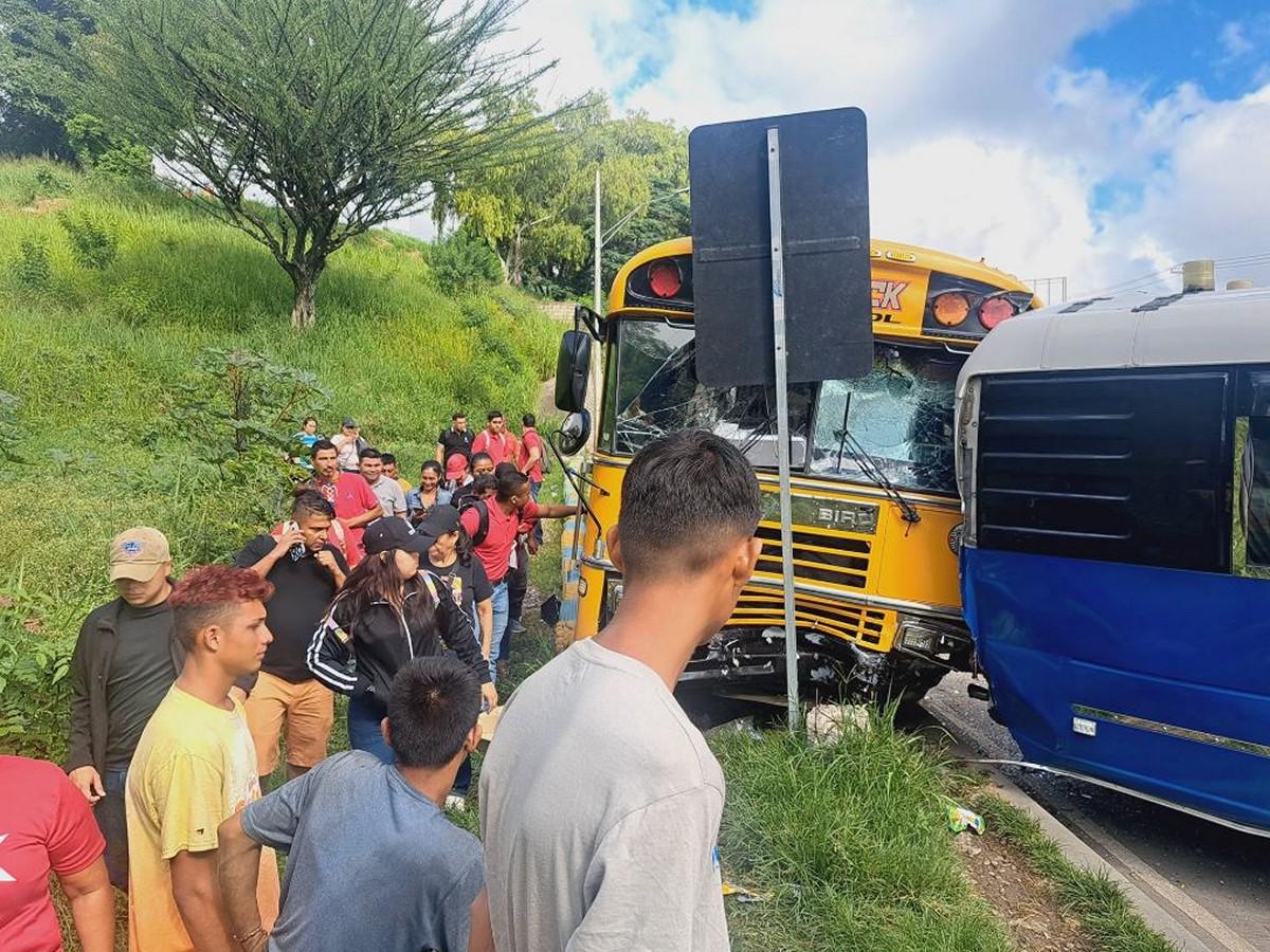 ¿Qué provocó el accidente de bus donde murió hermano de periodista?