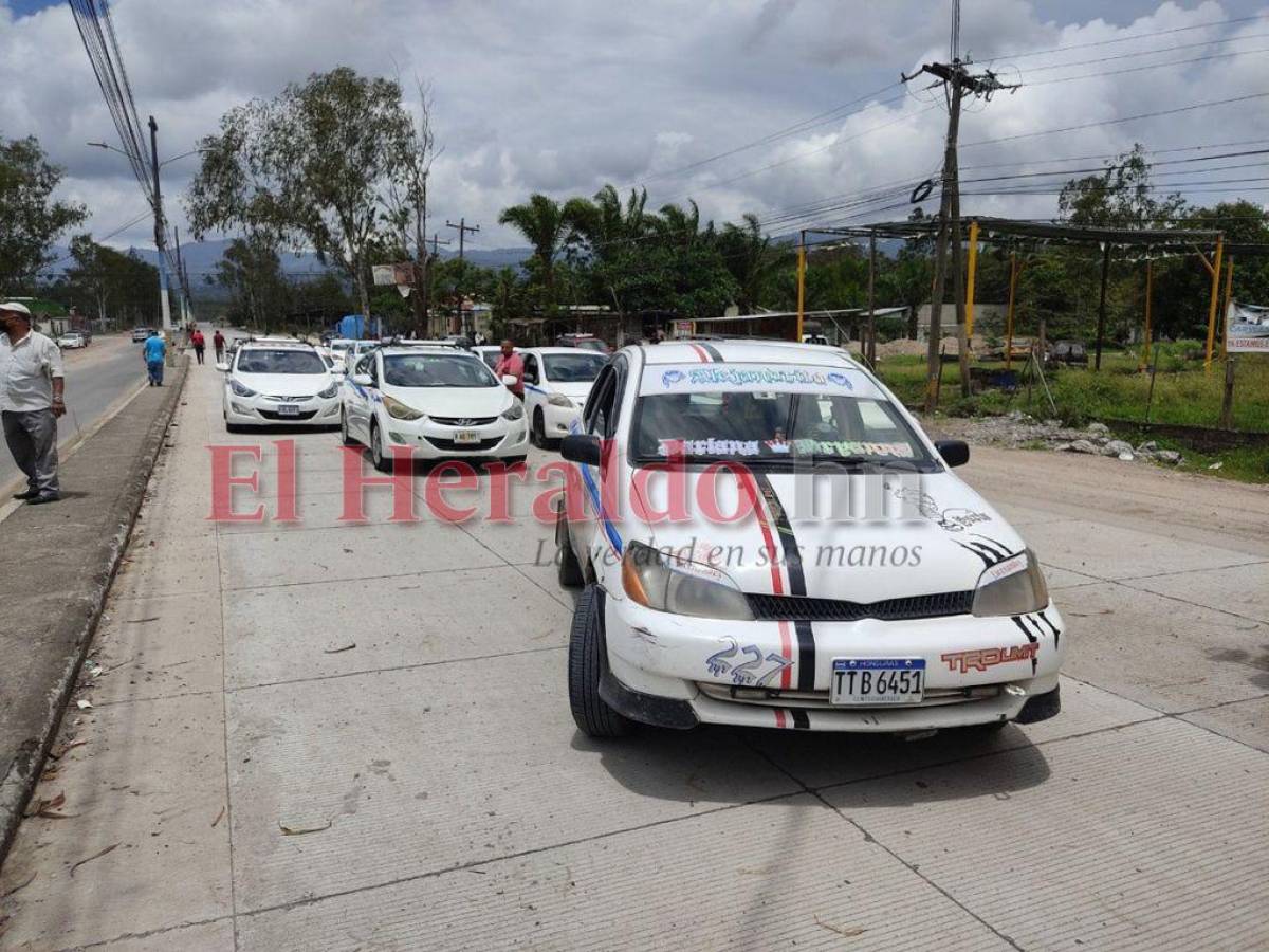 Taxistas se toman el bulevar Francisco Morazán de Siguatepeque debido al mal estado de las calles